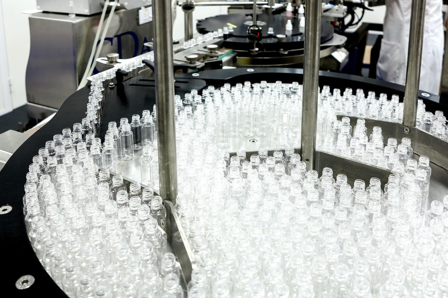 laboratory work preparing flavour liquid